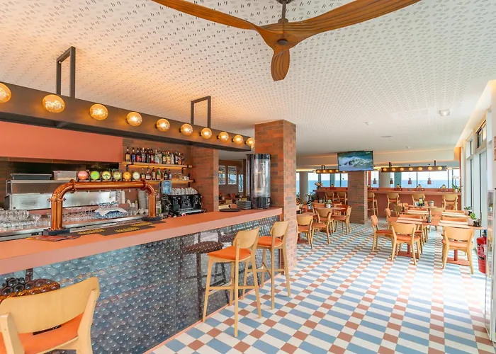 自然水马德拉酒店 4* 莫尼兹港